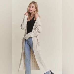 🆕🤍LONG BEIGE CANLE KNIT SWEATER